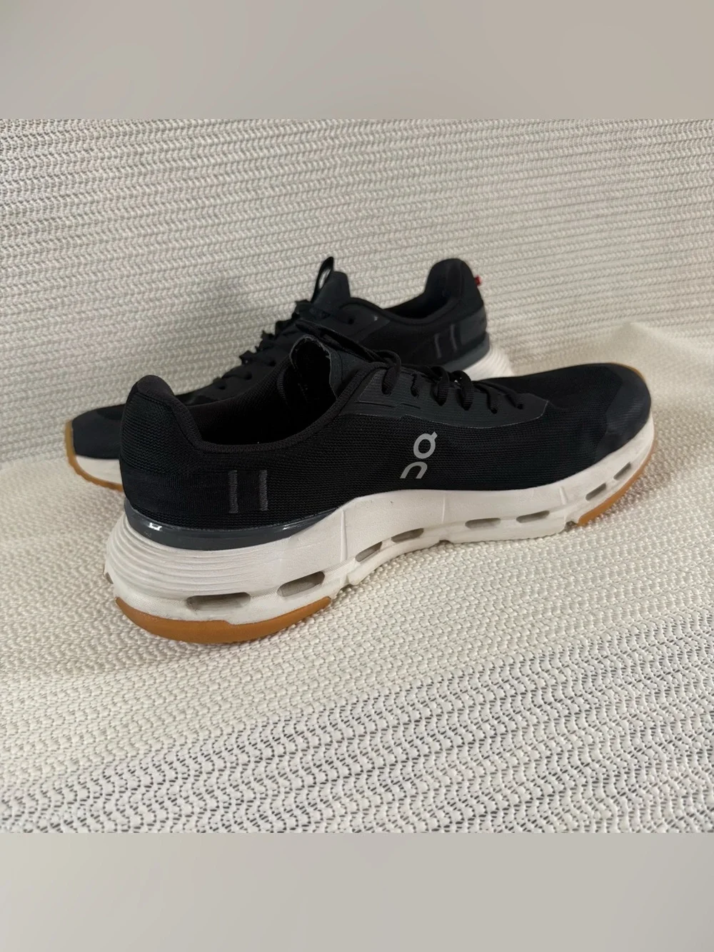 On Cloudrunner Running Shoes Men’s US 9 Black White Gum CloudTec Speedboard